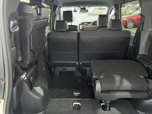 ヴォクシー ＺＳ　煌ＩＩＩ　純正９インチナビＴＶ・ＢＴ・トヨタセーフティセンス・両側パワスラ・クルコン・ハーフレザー・ＬＥＤオートライト・オートハイビーム・スマートキー（35枚目）