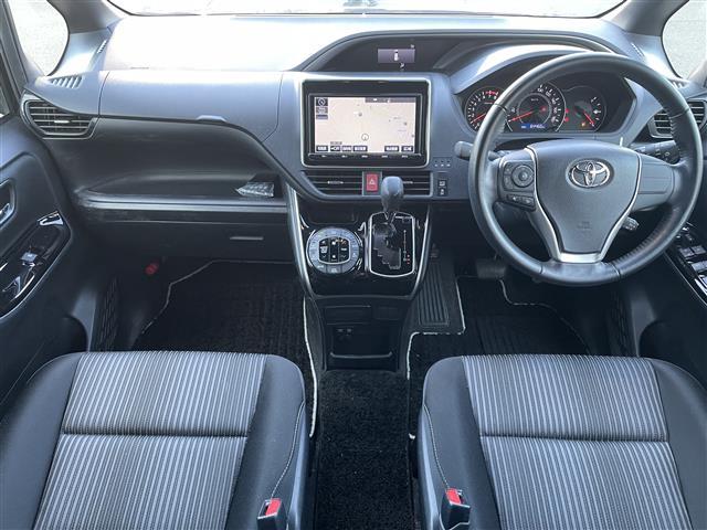 ヴォクシー ZS 煌 ワンオーナー 純正ナビ フルセグTV Bluetooth接続 DVD再生 両側パワスラ クルコン プリクラッシュセーフティー Bカメラ プッシュスタート スマートキー スペアキー LEDオートライト(2枚目)