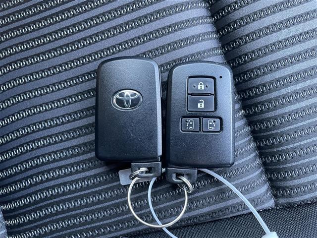 ヴォクシー ZS 煌 ワンオーナー 純正ナビ フルセグTV Bluetooth接続 DVD再生 両側パワスラ クルコン プリクラッシュセーフティー Bカメラ プッシュスタート スマートキー スペアキー LEDオートライト(9枚目)