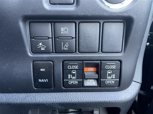 ヴォクシー ZS 煌 ワンオーナー 純正ナビ フルセグTV Bluetooth接続 DVD再生 両側パワスラ クルコン プリクラッシュセーフティー Bカメラ プッシュスタート スマートキー スペアキー LEDオートライト(10枚目)