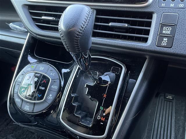 ヴォクシー ZS 煌 ワンオーナー 純正ナビ フルセグTV Bluetooth接続 DVD再生 両側パワスラ クルコン プリクラッシュセーフティー Bカメラ プッシュスタート スマートキー スペアキー LEDオートライト(15枚目)