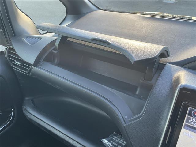 ヴォクシー ZS 煌 ワンオーナー 純正ナビ フルセグTV Bluetooth接続 DVD再生 両側パワスラ クルコン プリクラッシュセーフティー Bカメラ プッシュスタート スマートキー スペアキー LEDオートライト(18枚目)