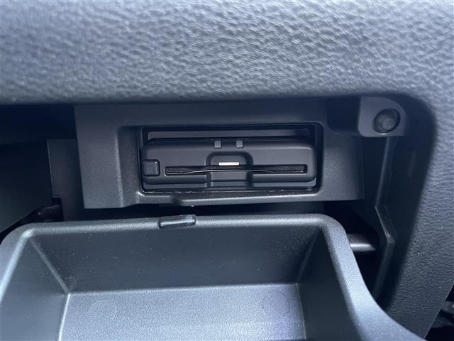 セレナ Ｘ　Ｖ　ワンオーナー　純正１０インチナビ　フルセグＴＶ　Ｂｌｕｅｔｏｏｔｈ接続　ＤＶＤ再生　クルコン　ＢＳＭ　エマージェンシーブレーキ　アラウンドビューモニター　両側パワスラ　ＬＥＤオートライト（10枚目）