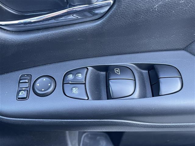 セレナ Ｘ　Ｖ　ワンオーナー　純正１０インチナビ　フルセグＴＶ　Ｂｌｕｅｔｏｏｔｈ接続　ＤＶＤ再生　クルコン　ＢＳＭ　エマージェンシーブレーキ　アラウンドビューモニター　両側パワスラ　ＬＥＤオートライト（20枚目）