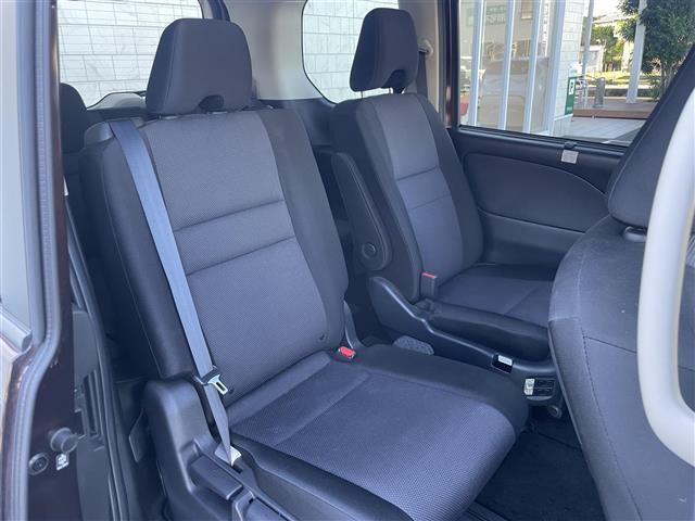 セレナ Ｘ　Ｖ　ワンオーナー　純正１０インチナビ　フルセグＴＶ　Ｂｌｕｅｔｏｏｔｈ接続　ＤＶＤ再生　クルコン　ＢＳＭ　エマージェンシーブレーキ　アラウンドビューモニター　両側パワスラ　ＬＥＤオートライト（23枚目）