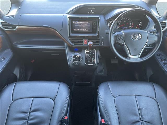 ヴォクシー ＺＳ　煌　ワンオーナー　純正ナビ　１１インチフリップダウンモニター　フルセグＴＶ　Ｂｌｕｅｔｏｏｔｈ接続　ＤＶＤ再生　両側パワスラ　デジタルインナーミラー　プッシュスタート　スマートキー　ＬＥＤオートライト（2枚目）