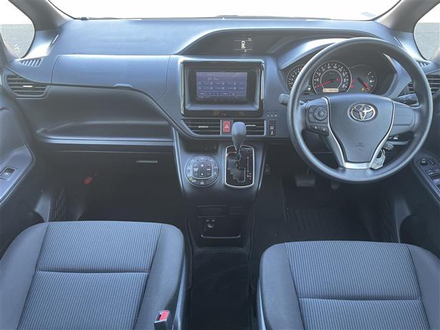 ヴォクシー Ｘ　社外ナビ　ＴＶ　Ｂｌｕｅｔｏｏｔｈ接続　ＤＶＤ再生　クルコン　片側パワスラ　トヨタセーフティーセンス　プリクラッシュセーフティー　Ｂカメラ　ＥＴＣ　ドラレコ　ＬＥＤオートライト・オートハイビーム（2枚目）