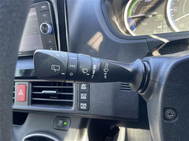 ノア ハイブリッドＸ　純正ナビ　フリップダウンモニター　フルセグＴＶ　Ｂｌｕｅｔｏｏｔｈ接続　ＤＶＤ再生　片側パワスラ　モデリスタエアロ　プッシュスタート　スマートキー　ＥＴＣ　ＬＥＤオートライト（6枚目）