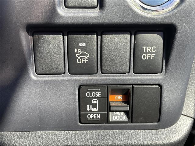 ノア ハイブリッドＸ　純正ナビ　フリップダウンモニター　フルセグＴＶ　Ｂｌｕｅｔｏｏｔｈ接続　ＤＶＤ再生　片側パワスラ　モデリスタエアロ　プッシュスタート　スマートキー　ＥＴＣ　ＬＥＤオートライト（10枚目）