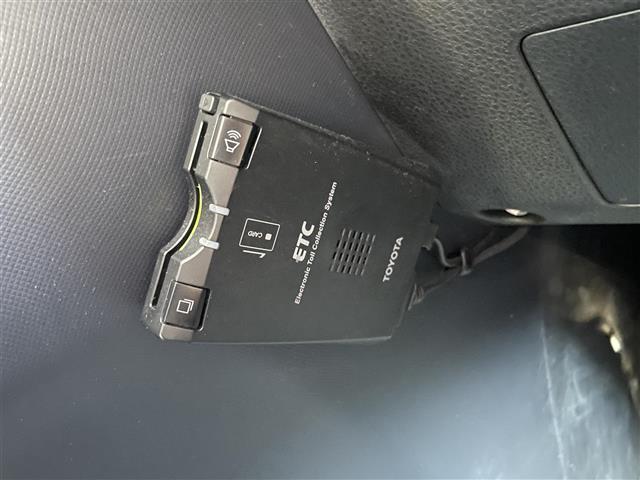 ノア ハイブリッドＸ　純正ナビ　フリップダウンモニター　フルセグＴＶ　Ｂｌｕｅｔｏｏｔｈ接続　ＤＶＤ再生　片側パワスラ　モデリスタエアロ　プッシュスタート　スマートキー　ＥＴＣ　ＬＥＤオートライト（14枚目）