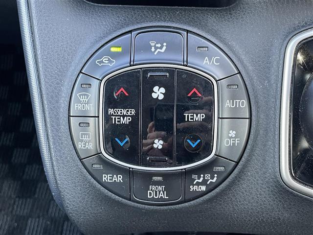 ノア ハイブリッドＸ　純正ナビ　フリップダウンモニター　フルセグＴＶ　Ｂｌｕｅｔｏｏｔｈ接続　ＤＶＤ再生　片側パワスラ　モデリスタエアロ　プッシュスタート　スマートキー　ＥＴＣ　ＬＥＤオートライト（16枚目）