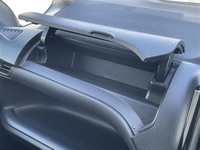 ノア ハイブリッドＸ　純正ナビ　フリップダウンモニター　フルセグＴＶ　Ｂｌｕｅｔｏｏｔｈ接続　ＤＶＤ再生　片側パワスラ　モデリスタエアロ　プッシュスタート　スマートキー　ＥＴＣ　ＬＥＤオートライト（18枚目）