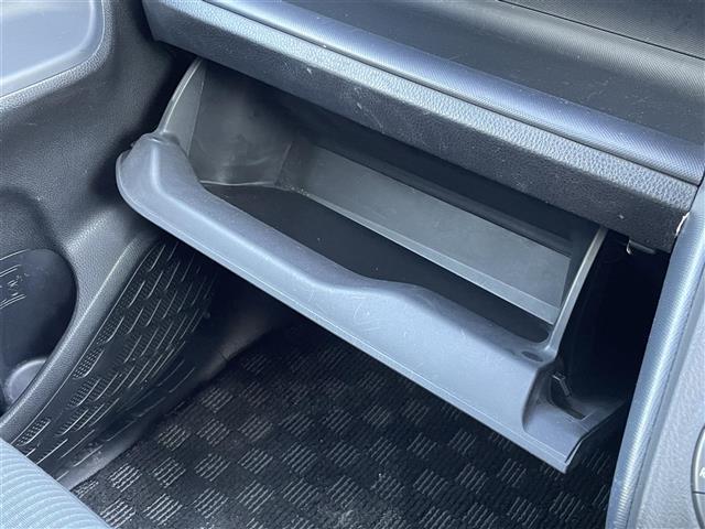 ノア ハイブリッドＸ　純正ナビ　フリップダウンモニター　フルセグＴＶ　Ｂｌｕｅｔｏｏｔｈ接続　ＤＶＤ再生　片側パワスラ　モデリスタエアロ　プッシュスタート　スマートキー　ＥＴＣ　ＬＥＤオートライト（19枚目）