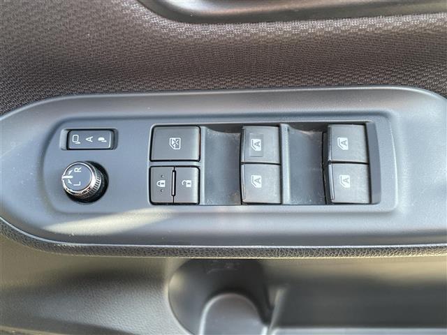 ノア ハイブリッドＸ　純正ナビ　フリップダウンモニター　フルセグＴＶ　Ｂｌｕｅｔｏｏｔｈ接続　ＤＶＤ再生　片側パワスラ　モデリスタエアロ　プッシュスタート　スマートキー　ＥＴＣ　ＬＥＤオートライト（20枚目）