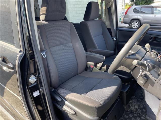 ノア ハイブリッドＸ　純正ナビ　フリップダウンモニター　フルセグＴＶ　Ｂｌｕｅｔｏｏｔｈ接続　ＤＶＤ再生　片側パワスラ　モデリスタエアロ　プッシュスタート　スマートキー　ＥＴＣ　ＬＥＤオートライト（21枚目）