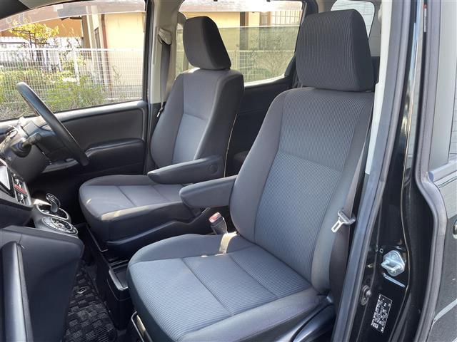 ノア ハイブリッドＸ　純正ナビ　フリップダウンモニター　フルセグＴＶ　Ｂｌｕｅｔｏｏｔｈ接続　ＤＶＤ再生　片側パワスラ　モデリスタエアロ　プッシュスタート　スマートキー　ＥＴＣ　ＬＥＤオートライト（22枚目）