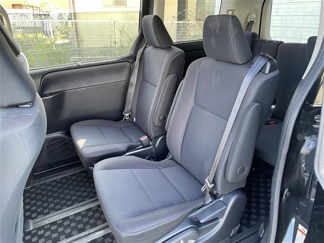 ノア ハイブリッドＸ　純正ナビ　フリップダウンモニター　フルセグＴＶ　Ｂｌｕｅｔｏｏｔｈ接続　ＤＶＤ再生　片側パワスラ　モデリスタエアロ　プッシュスタート　スマートキー　ＥＴＣ　ＬＥＤオートライト（24枚目）