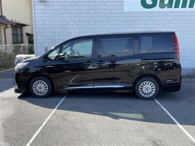 ノア ハイブリッドＸ　純正ナビ　フリップダウンモニター　フルセグＴＶ　Ｂｌｕｅｔｏｏｔｈ接続　ＤＶＤ再生　片側パワスラ　モデリスタエアロ　プッシュスタート　スマートキー　ＥＴＣ　ＬＥＤオートライト（40枚目）