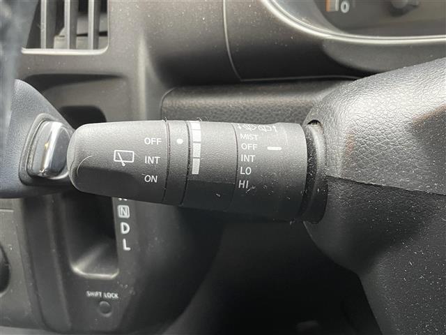 セレナ ライダーＳ　純正ナビ　後席モニター　ＴＶ　ＤＶＤ再生　ＣＤ再生　両側スライドドア　リモコンキー　ＥＴＣ　純正フロアマット　純正アルミホイール　電動格納ミラー　取扱説明書　保証書（4枚目）