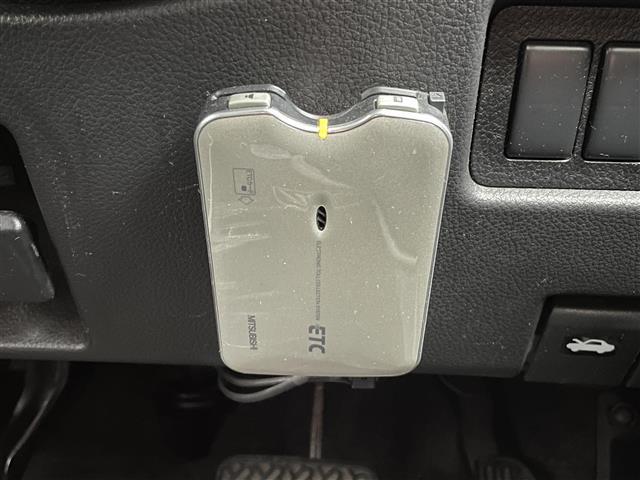 セレナ ライダーＳ　純正ナビ　後席モニター　ＴＶ　ＤＶＤ再生　ＣＤ再生　両側スライドドア　リモコンキー　ＥＴＣ　純正フロアマット　純正アルミホイール　電動格納ミラー　取扱説明書　保証書（7枚目）