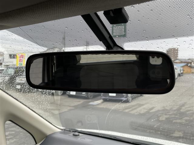 セレナ ライダーＳ　純正ナビ　後席モニター　ＴＶ　ＤＶＤ再生　ＣＤ再生　両側スライドドア　リモコンキー　ＥＴＣ　純正フロアマット　純正アルミホイール　電動格納ミラー　取扱説明書　保証書（9枚目）