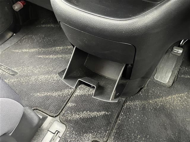 セレナ ライダーＳ　純正ナビ　後席モニター　ＴＶ　ＤＶＤ再生　ＣＤ再生　両側スライドドア　リモコンキー　ＥＴＣ　純正フロアマット　純正アルミホイール　電動格納ミラー　取扱説明書　保証書（15枚目）