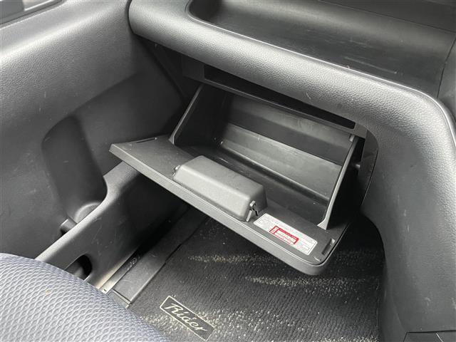 セレナ ライダーＳ　純正ナビ　後席モニター　ＴＶ　ＤＶＤ再生　ＣＤ再生　両側スライドドア　リモコンキー　ＥＴＣ　純正フロアマット　純正アルミホイール　電動格納ミラー　取扱説明書　保証書（16枚目）