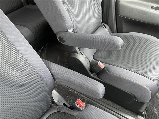 セレナ ライダーＳ　純正ナビ　後席モニター　ＴＶ　ＤＶＤ再生　ＣＤ再生　両側スライドドア　リモコンキー　ＥＴＣ　純正フロアマット　純正アルミホイール　電動格納ミラー　取扱説明書　保証書（17枚目）