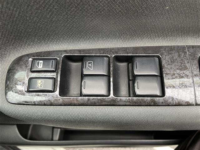 セレナ ライダーＳ　純正ナビ　後席モニター　ＴＶ　ＤＶＤ再生　ＣＤ再生　両側スライドドア　リモコンキー　ＥＴＣ　純正フロアマット　純正アルミホイール　電動格納ミラー　取扱説明書　保証書（18枚目）