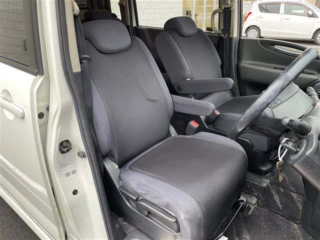 セレナ ライダーＳ　純正ナビ　後席モニター　ＴＶ　ＤＶＤ再生　ＣＤ再生　両側スライドドア　リモコンキー　ＥＴＣ　純正フロアマット　純正アルミホイール　電動格納ミラー　取扱説明書　保証書（19枚目）