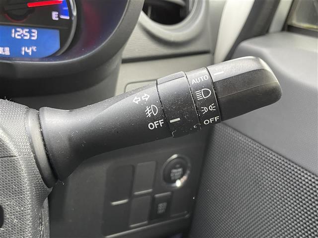 ムーヴ カスタム　Ｘリミテッド　純正ナビ　ＴＶ　ＣＤ再生　ＡＵＸ入力端子　ＵＳＢ入力端子　プッシュスタート　スマートキー　ベンチシート　フロアマット　純正アルミホイール　ＬＥＤオートライト（6枚目）