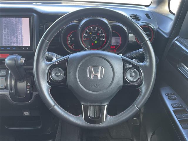 Ｎ－ＢＯＸカスタム ２トーンカラースタイル　Ｇ・ターボＬパッケージ　純正ナビ　フルセグＴＶ　Ｂｌｕｅｔｏｏｔｈ接続　ＤＶＤ再生　クルコン　ＣＴＢＡ　両側パワスラ　プッシュスタート　スマートキー　スペアキー　Ｂカメラ　ＨＩＤオートライト（4枚目）