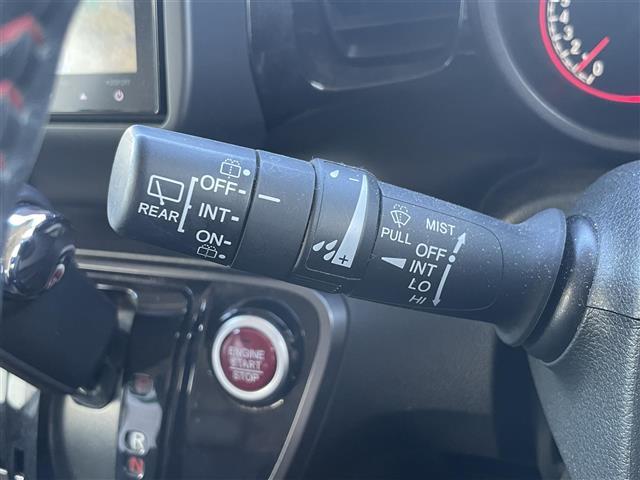 Ｎ－ＢＯＸカスタム ２トーンカラースタイル　Ｇ・ターボＬパッケージ　純正ナビ　フルセグＴＶ　Ｂｌｕｅｔｏｏｔｈ接続　ＤＶＤ再生　クルコン　ＣＴＢＡ　両側パワスラ　プッシュスタート　スマートキー　スペアキー　Ｂカメラ　ＨＩＤオートライト（7枚目）