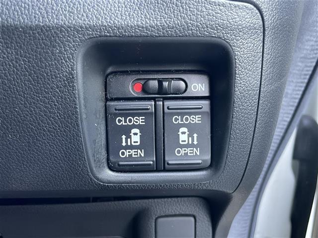 Ｎ－ＢＯＸカスタム ２トーンカラースタイル　Ｇ・ターボＬパッケージ　純正ナビ　フルセグＴＶ　Ｂｌｕｅｔｏｏｔｈ接続　ＤＶＤ再生　クルコン　ＣＴＢＡ　両側パワスラ　プッシュスタート　スマートキー　スペアキー　Ｂカメラ　ＨＩＤオートライト（9枚目）