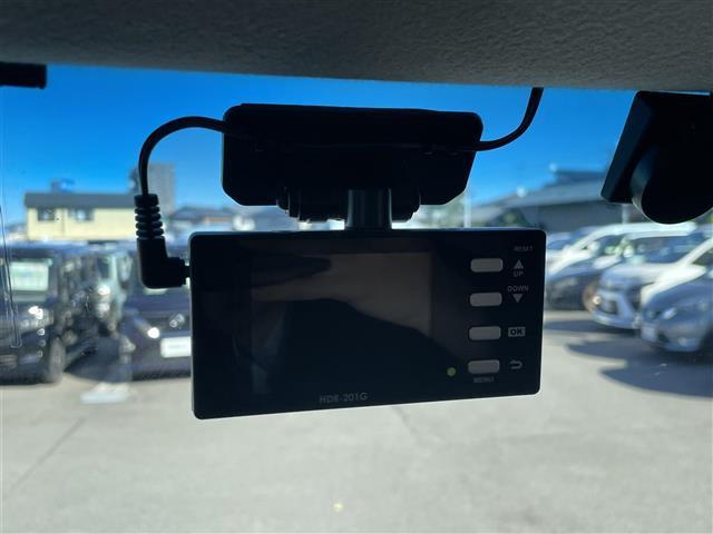 Ｎ－ＢＯＸカスタム ２トーンカラースタイル　Ｇ・ターボＬパッケージ　純正ナビ　フルセグＴＶ　Ｂｌｕｅｔｏｏｔｈ接続　ＤＶＤ再生　クルコン　ＣＴＢＡ　両側パワスラ　プッシュスタート　スマートキー　スペアキー　Ｂカメラ　ＨＩＤオートライト（11枚目）