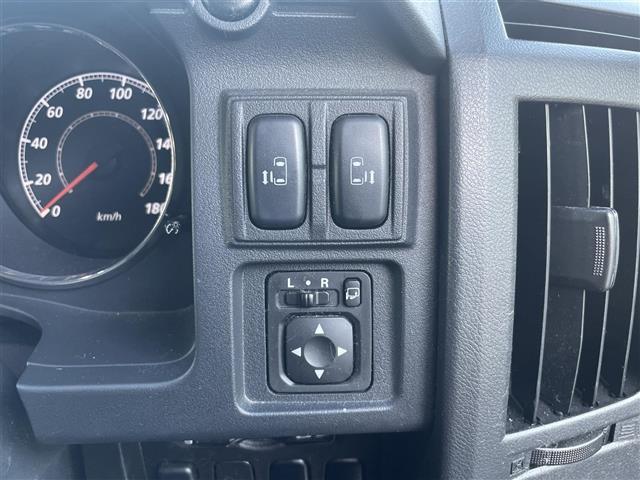 デリカＤ：５ Ｄ　パワーパッケージ　純正ナビ　フルセグＴＶ　Ｂｌｕｅｔｏｏｔｈ接続　ＤＶＤ再生　４ＷＤ　両側パワスラ　クルコン　スマートキー　ＥＴＣ　ドラレコ　前席シートＨ　社外レザー調シートカバー　ＨＩＤオートライト（8枚目）