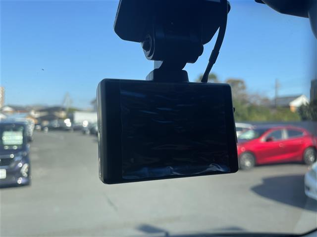 デリカＤ：５ Ｄ　パワーパッケージ　純正ナビ　フルセグＴＶ　Ｂｌｕｅｔｏｏｔｈ接続　ＤＶＤ再生　４ＷＤ　両側パワスラ　クルコン　スマートキー　ＥＴＣ　ドラレコ　前席シートＨ　社外レザー調シートカバー　ＨＩＤオートライト（10枚目）