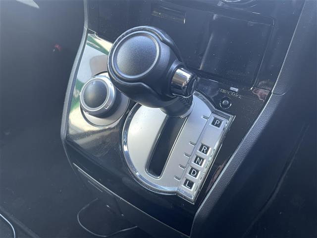 デリカＤ：５ Ｄ　パワーパッケージ　純正ナビ　フルセグＴＶ　Ｂｌｕｅｔｏｏｔｈ接続　ＤＶＤ再生　４ＷＤ　両側パワスラ　クルコン　スマートキー　ＥＴＣ　ドラレコ　前席シートＨ　社外レザー調シートカバー　ＨＩＤオートライト（15枚目）