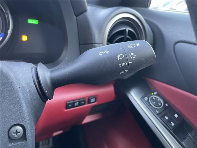 ＩＳ ＩＳ３００ｈ　Ｆスポーツ　ワンオーナー　純正ナビ　フルセグＴＶ　Ｂｌｕｅｔｏｏｔｈ接続　ＤＶＤ再生　追従クルコン　ＢＳＭ　ＰＫＳＡ　ＰＫＳＢ　電動Ｐ・オートブレーキホールド　ステアリングヒーター　ＬＥＤオートライト（8枚目）