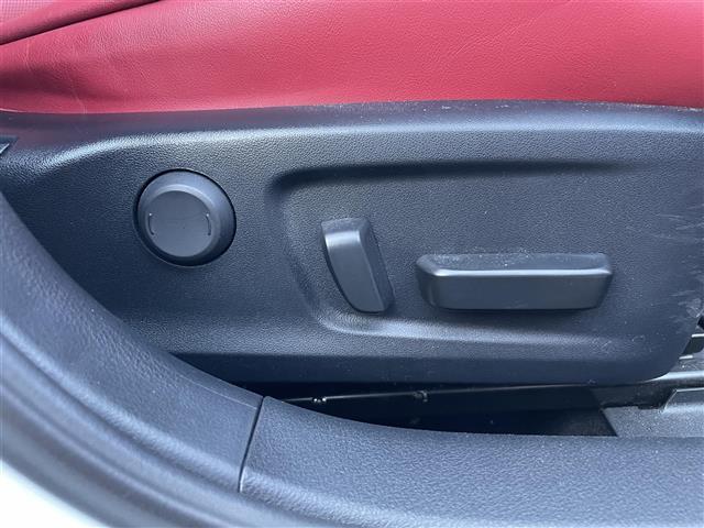 ＩＳ ＩＳ３００ｈ　Ｆスポーツ　ワンオーナー　純正ナビ　フルセグＴＶ　Ｂｌｕｅｔｏｏｔｈ接続　ＤＶＤ再生　追従クルコン　ＢＳＭ　ＰＫＳＡ　ＰＫＳＢ　電動Ｐ・オートブレーキホールド　ステアリングヒーター　ＬＥＤオートライト（25枚目）