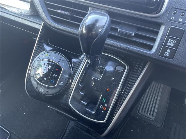 エスクァイア Gi ブラックテーラード 純正ナビ 後席モニター フルセグTV Bluetooth接続 DVD再生 クルコン 両側パワスラ プッシュスタート スマートキー 合皮シート 前席シートヒーター Bカメラ LEDオートライト ETC(17枚目)