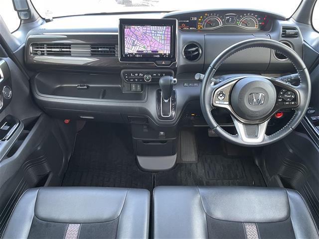 Ｎ－ＢＯＸカスタム Ｇ・Ｌターボホンダセンシング　社外８型ナビＴＶ　Ｂカメラ　両側パワスラ　レーダークルーズコントロール　ハーフレザーシート　純正１５インチＡＷ　スマートキー　プッシュスタート　スペアキー×１　純正フロアマット　衝突被害軽減ブレーキ（2枚目）