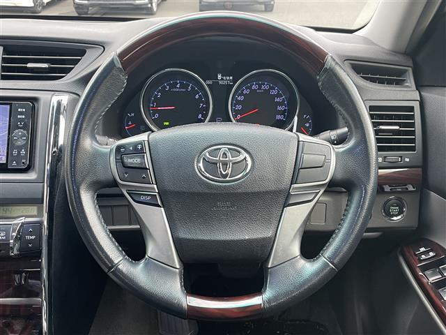 マークＸ ２５０Ｇ　リラックスセレ・ブラックレザーリミテッド　純正ナビ　フルセグＴＶ　Ｂｌｕｅｔｏｏｔｈ接続　ＤＶＤ再生　ＵＳＢ入力端子　プッシュスタート　スマートキー　スペアキー　Ｂカメラ　前席パワーシート　ＨＩＤオートライト　ＥＴＣ　社外１８インチホイール（4枚目）