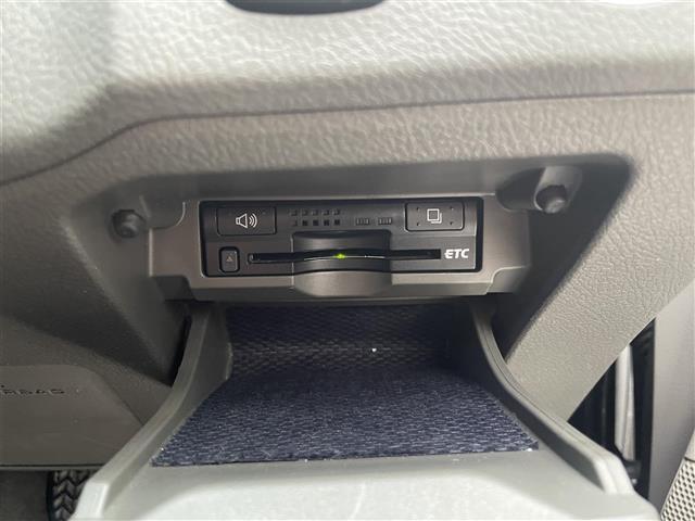 マークＸ ２５０Ｇ　リラックスセレ・ブラックレザーリミテッド　純正ナビ　フルセグＴＶ　Ｂｌｕｅｔｏｏｔｈ接続　ＤＶＤ再生　ＵＳＢ入力端子　プッシュスタート　スマートキー　スペアキー　Ｂカメラ　前席パワーシート　ＨＩＤオートライト　ＥＴＣ　社外１８インチホイール（8枚目）