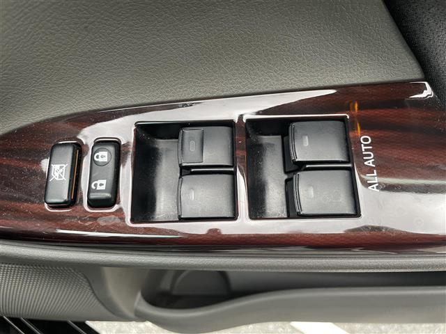 マークＸ ２５０Ｇ　リラックスセレ・ブラックレザーリミテッド　純正ナビ　フルセグＴＶ　Ｂｌｕｅｔｏｏｔｈ接続　ＤＶＤ再生　ＵＳＢ入力端子　プッシュスタート　スマートキー　スペアキー　Ｂカメラ　前席パワーシート　ＨＩＤオートライト　ＥＴＣ　社外１８インチホイール（19枚目）