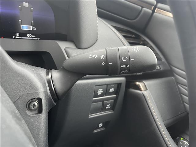 アルファードハイブリッド Ｚ　ワンオーナー　純正１４インチナビ　フルセグＴＶ　Ｂｌｕｅｔｏｏｔｈ接続　ＨＤＭＩトヨタセーフティーセンス　ＢＳＭ　ＨＵＤ　パークアシスト　追従クルコン　ワイヤレス充電　ガラスルーフ　前席パワーシート（8枚目）