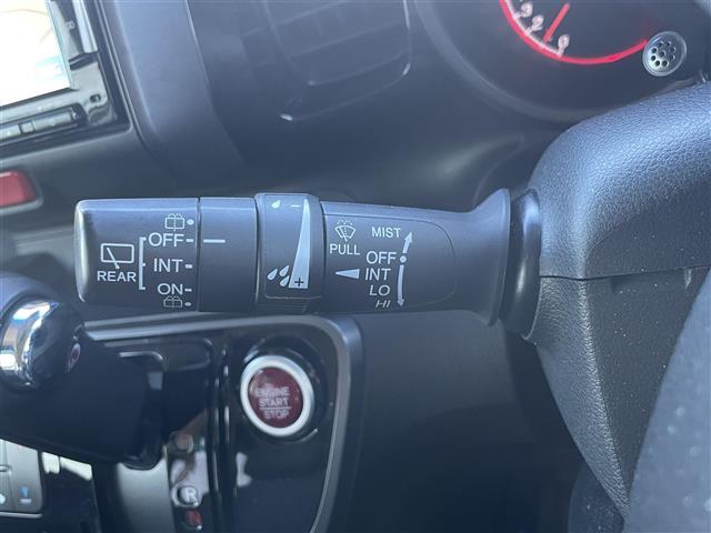 Ｎ－ＢＯＸカスタム ２トーンカラースタイル　Ｇ　ＳＳパッケージ　ワンオーナー　純正ナビ　フルセグＴＶ　Ｂｌｕｅｔｏｏｔｈ接続　ＤＶＤ再生　ＣＴＢＡ　両側パワスラ　プッシュスタート　スマートキー　スペアキー　Ｂカメラ　ＨＩＤオートライト　ベンチシート（6枚目）