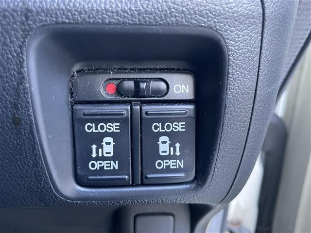 Ｎ－ＢＯＸカスタム ２トーンカラースタイル　Ｇ　ＳＳパッケージ　ワンオーナー　純正ナビ　フルセグＴＶ　Ｂｌｕｅｔｏｏｔｈ接続　ＤＶＤ再生　ＣＴＢＡ　両側パワスラ　プッシュスタート　スマートキー　スペアキー　Ｂカメラ　ＨＩＤオートライト　ベンチシート（8枚目）