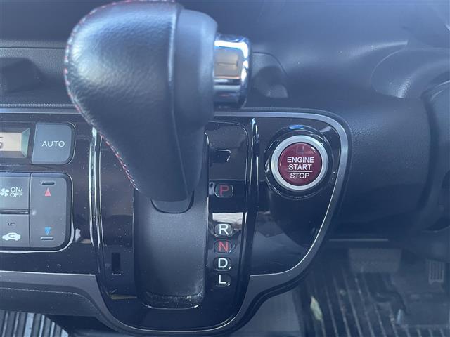 Ｎ－ＢＯＸカスタム ２トーンカラースタイル　Ｇ　ＳＳパッケージ　ワンオーナー　純正ナビ　フルセグＴＶ　Ｂｌｕｅｔｏｏｔｈ接続　ＤＶＤ再生　ＣＴＢＡ　両側パワスラ　プッシュスタート　スマートキー　スペアキー　Ｂカメラ　ＨＩＤオートライト　ベンチシート（15枚目）