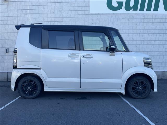 Ｎ－ＢＯＸカスタム ２トーンカラースタイル　Ｇ　ＳＳパッケージ　ワンオーナー　純正ナビ　フルセグＴＶ　Ｂｌｕｅｔｏｏｔｈ接続　ＤＶＤ再生　ＣＴＢＡ　両側パワスラ　プッシュスタート　スマートキー　スペアキー　Ｂカメラ　ＨＩＤオートライト　ベンチシート（36枚目）